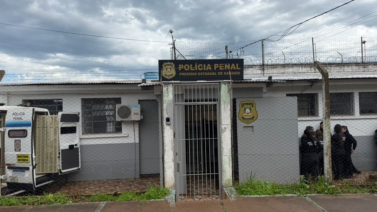 Capa Homem é preso ao tentar arremessar drogas para dentro do Presídio de Sarandi