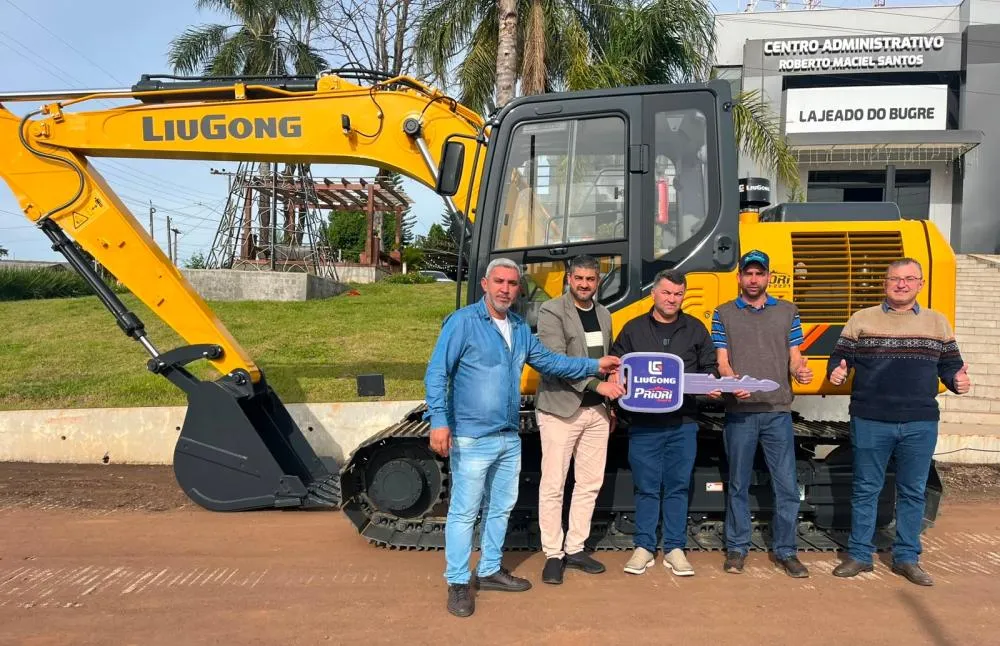 Capa Lajeado do Bugre adquire escavadeira hidráulica com investimento de R$ 673 mil