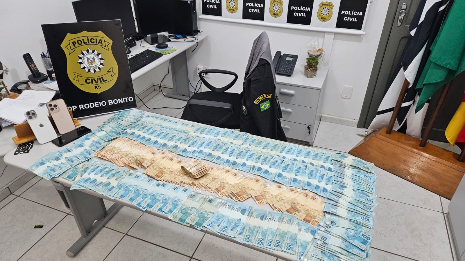 Capa Influenciadora digital é alvo de operação por envolvimento em jogos de azar em Rodeio Bonito