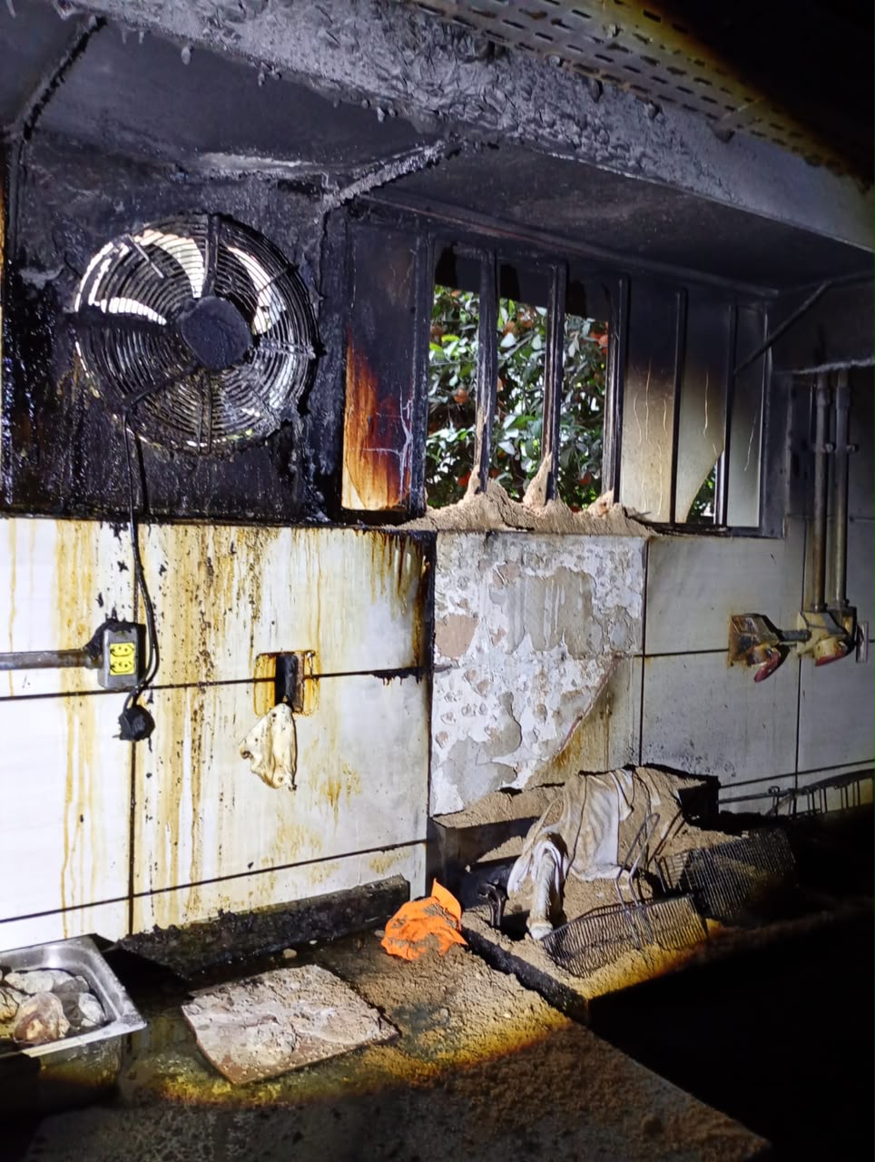 Capa Incêndio atinge cozinha de restaurante no centro de Chapada
