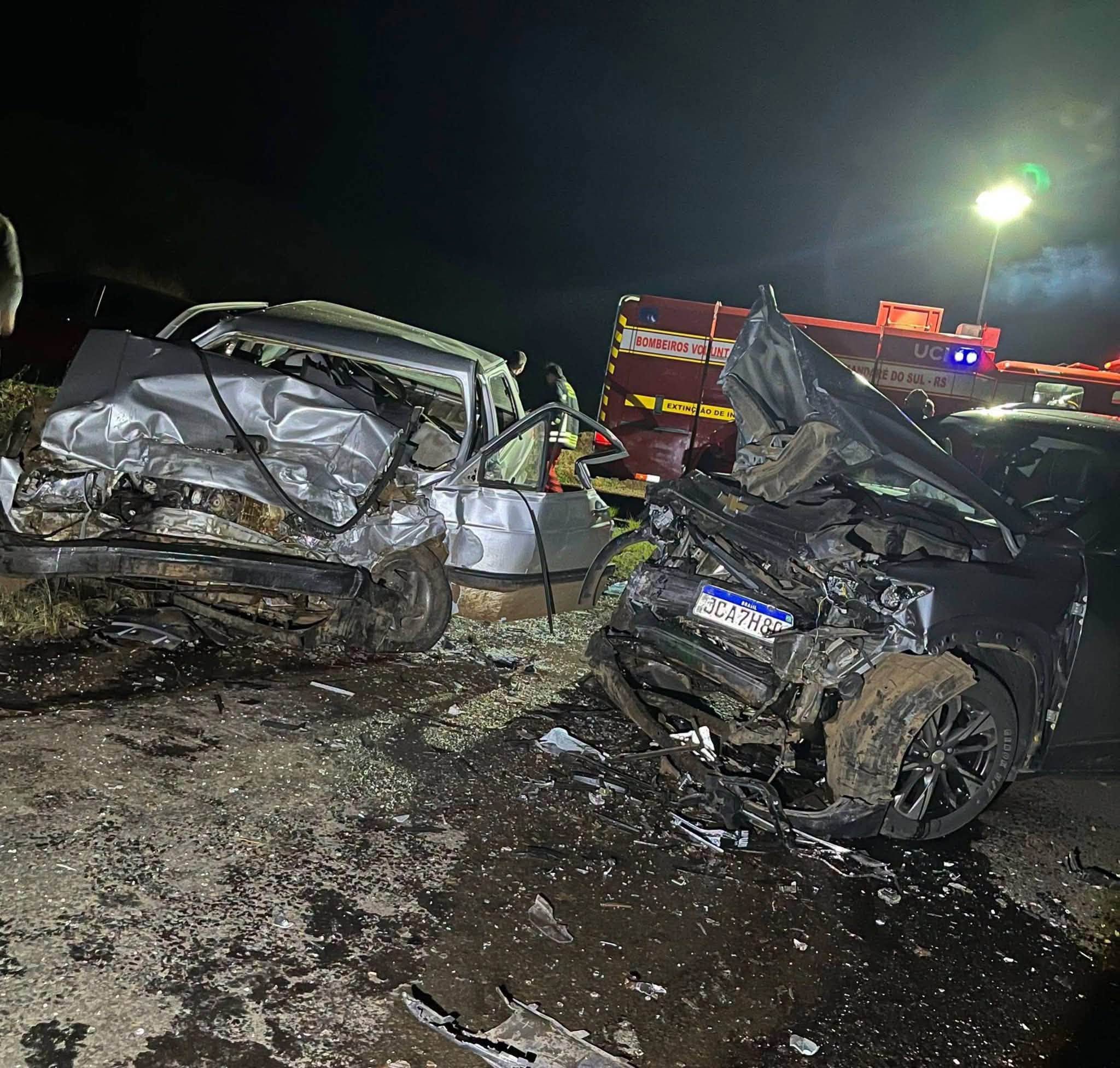 Capa Grave acidente deixa dois mortos na VRS-801, em Chapada