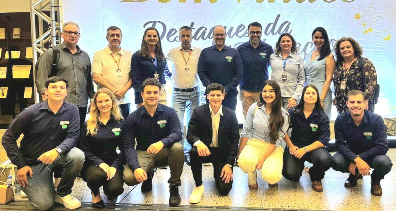 Capa 20ª CRE recebe homenagens no evento Destaques da Educação de 2025