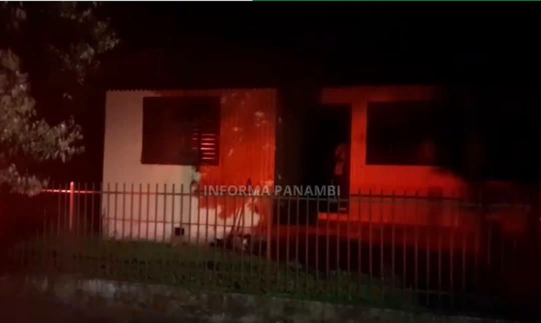 Capa Policiais entram em residência em chamas e salvam mulher em Santa Bárbara do Sul