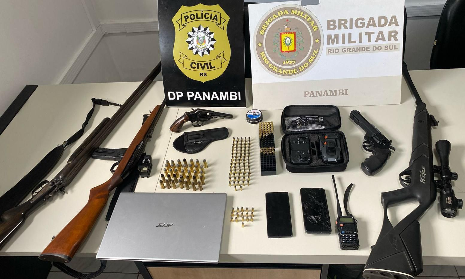 Capa Mulher é presa com grande quantidade de armas e munições em Panambi