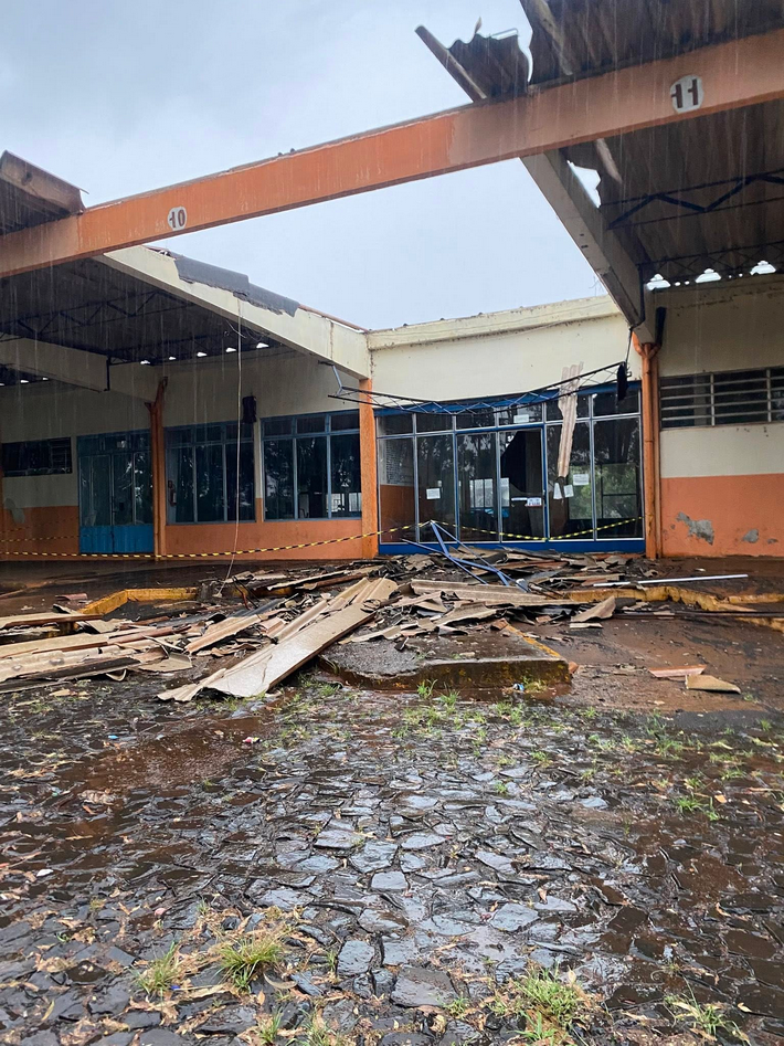 Capa Parte da cobertura da Rodoviária de Palmeira das Missões desaba