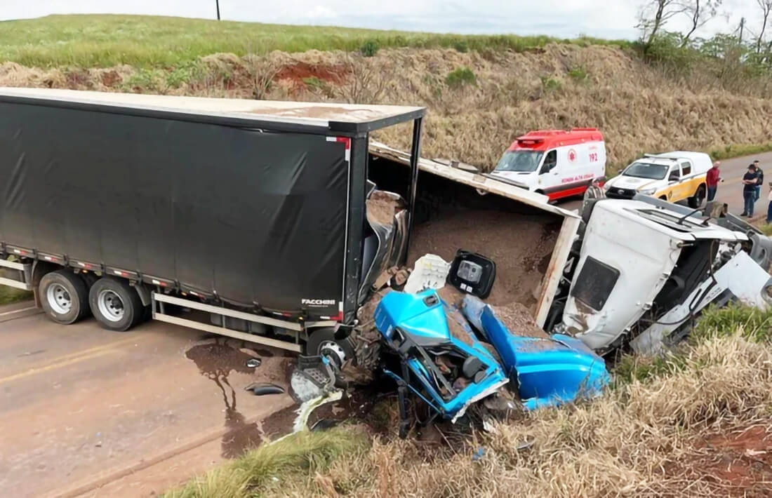 Capa Acidente entre dois caminhões deixa um morto e bloqueia a RS-324 em Ronda Alta