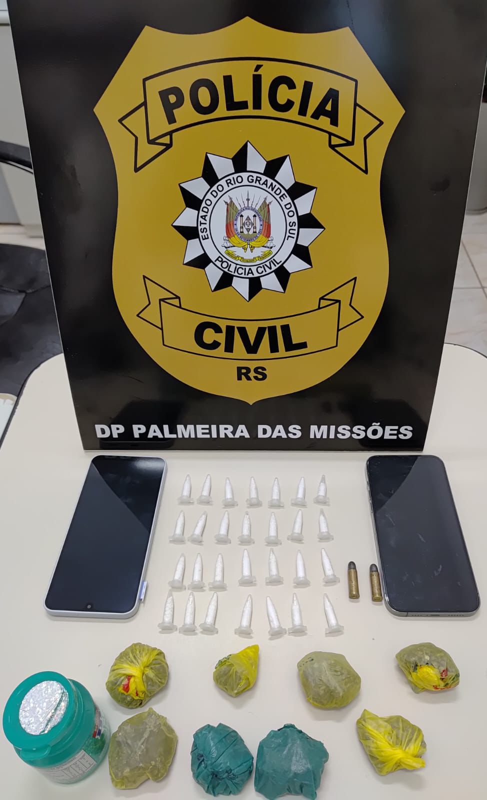 Capa Em investigação por roubo, mulher é presa por tráfico de drogas em Palmeira das Missões