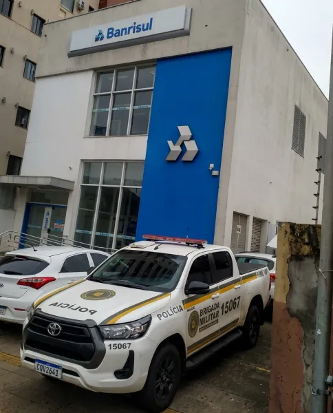 Capa Polícia investiga arrombamento e furto de dinheiro em agência do Banrisul em Cruz Alta