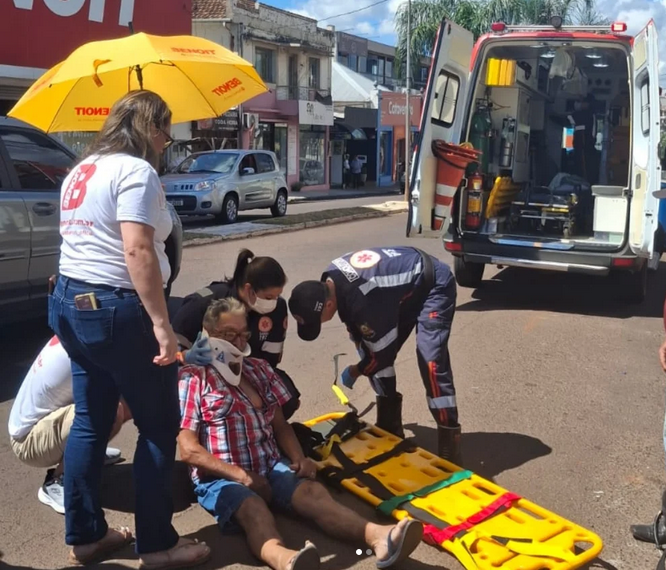 Capa Idoso cai de bicicleta após passar mal na Avenida Independência, em Palmeira das Missões