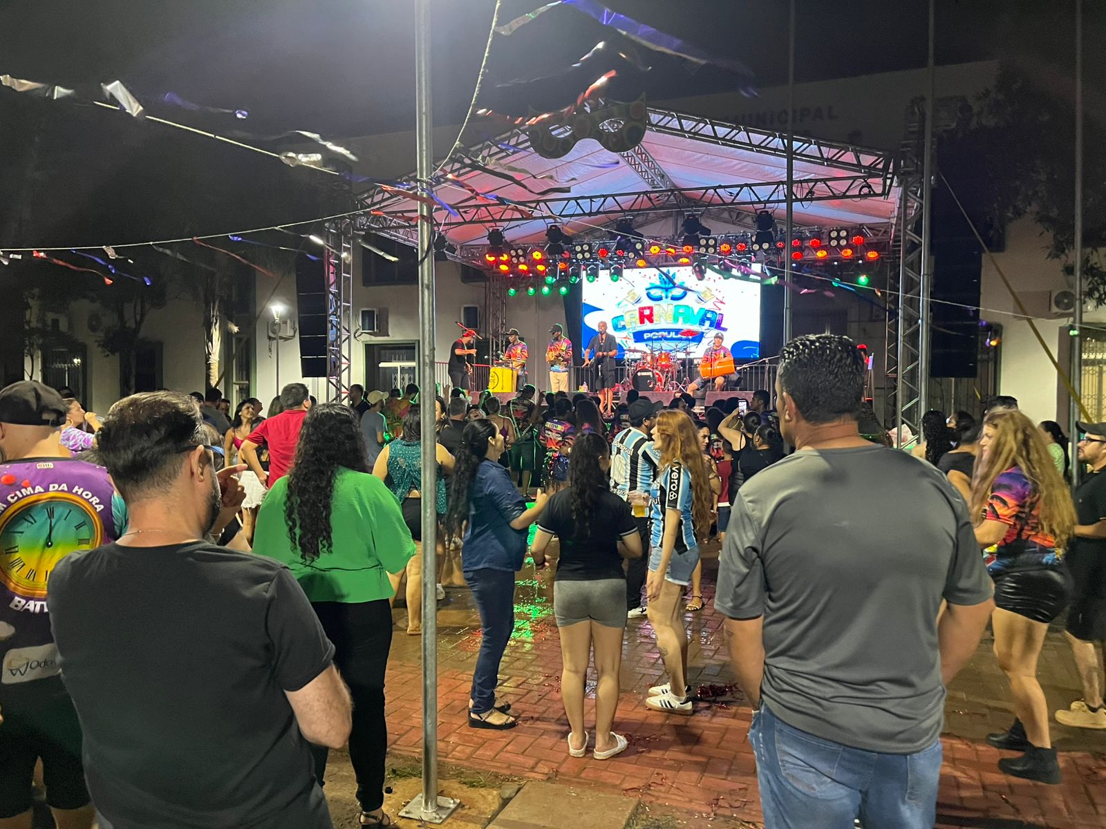 Capa Carnaval Popular reuniu público na Praça Nassib Nassif neste domingo (15) em Palmeira das Missões