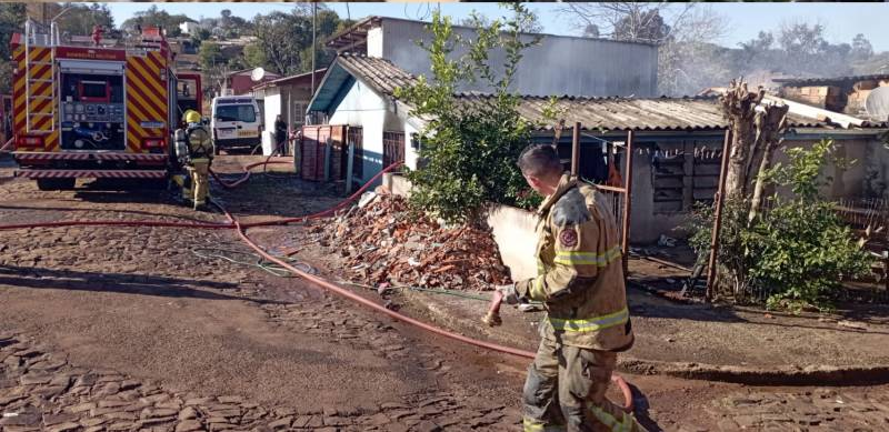 Capa Incêndio destrói residência em Panambi