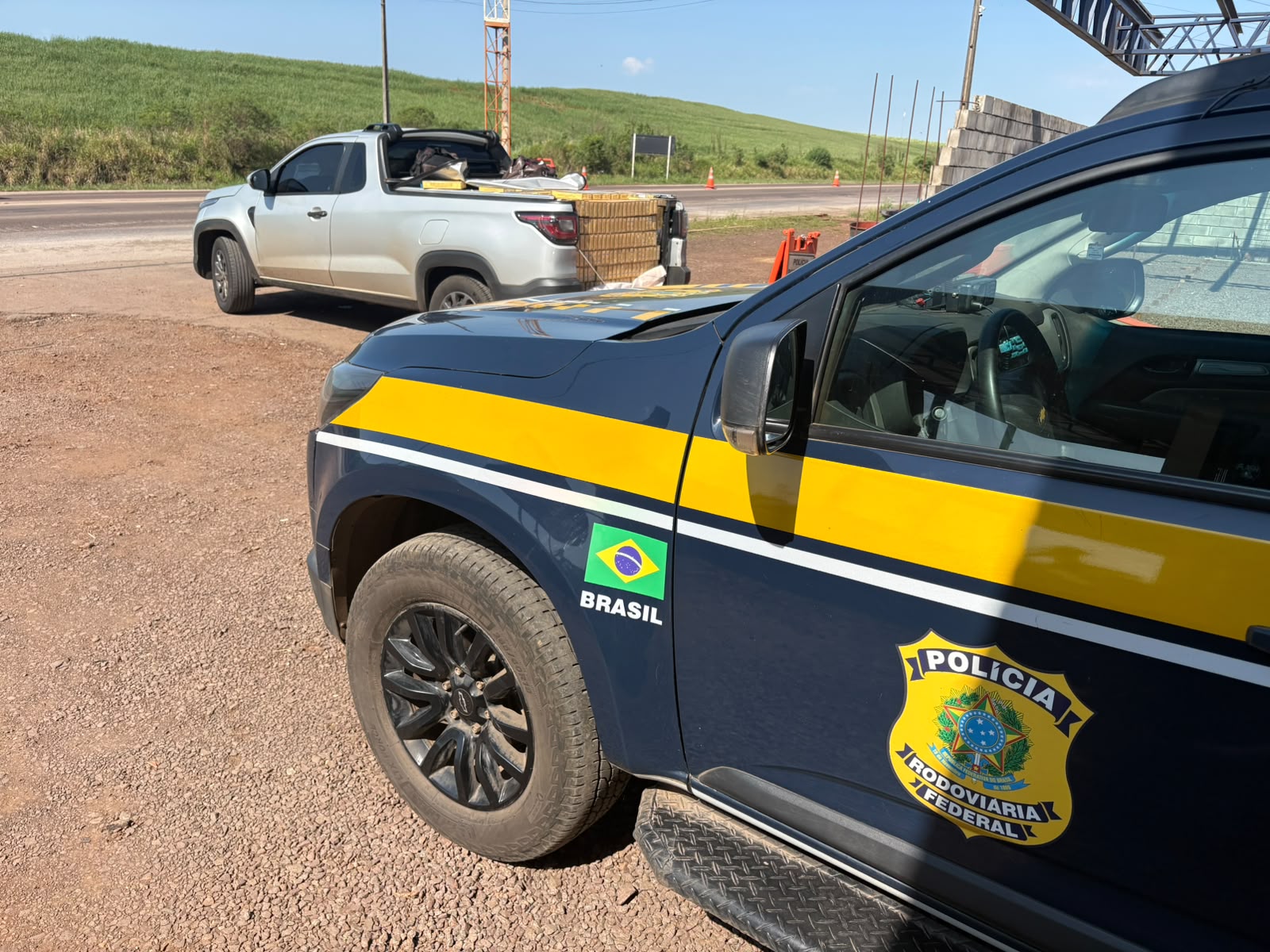 Capa PRF intercepta em Seberi 10 mil maços de cigarros contrabandeados que seriam entregues em Palmeira das Missões
