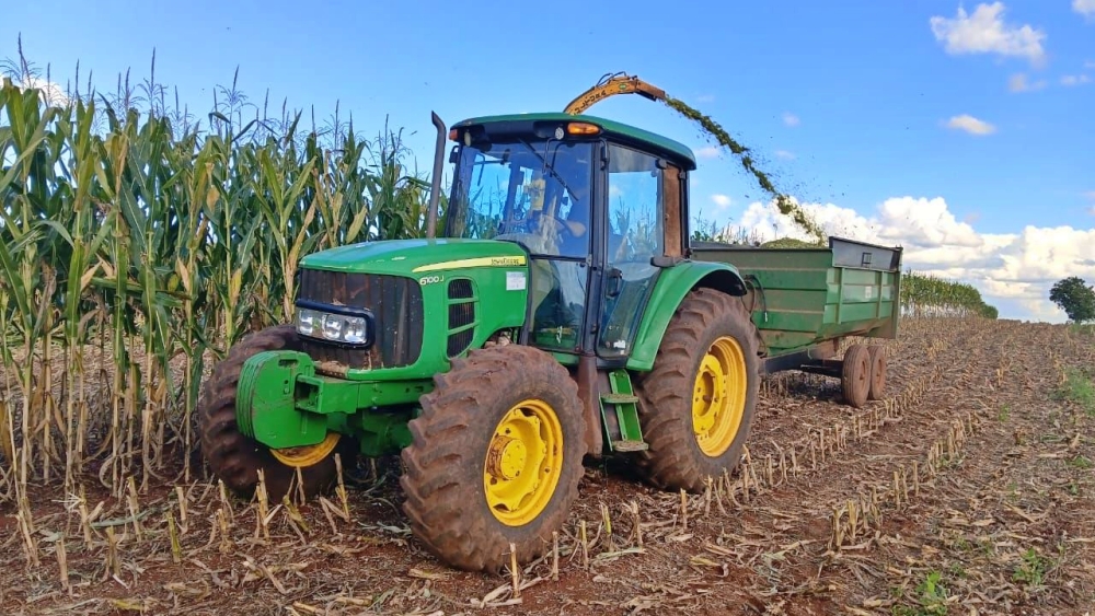 Capa Secretaria Municipal da Agricultura realiza ações de silagem em comunidades do interior de Palmeira das Missões