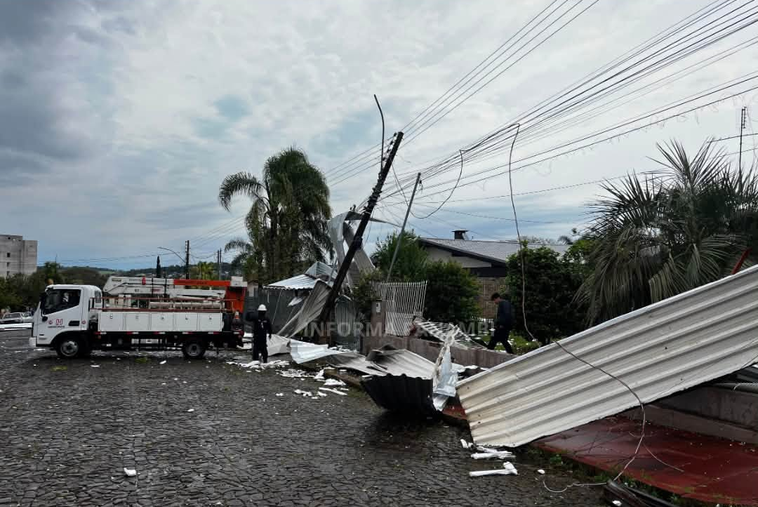 Capa Temporal provoca destelhamentos, alagamentos e queda de árvores em Panambi