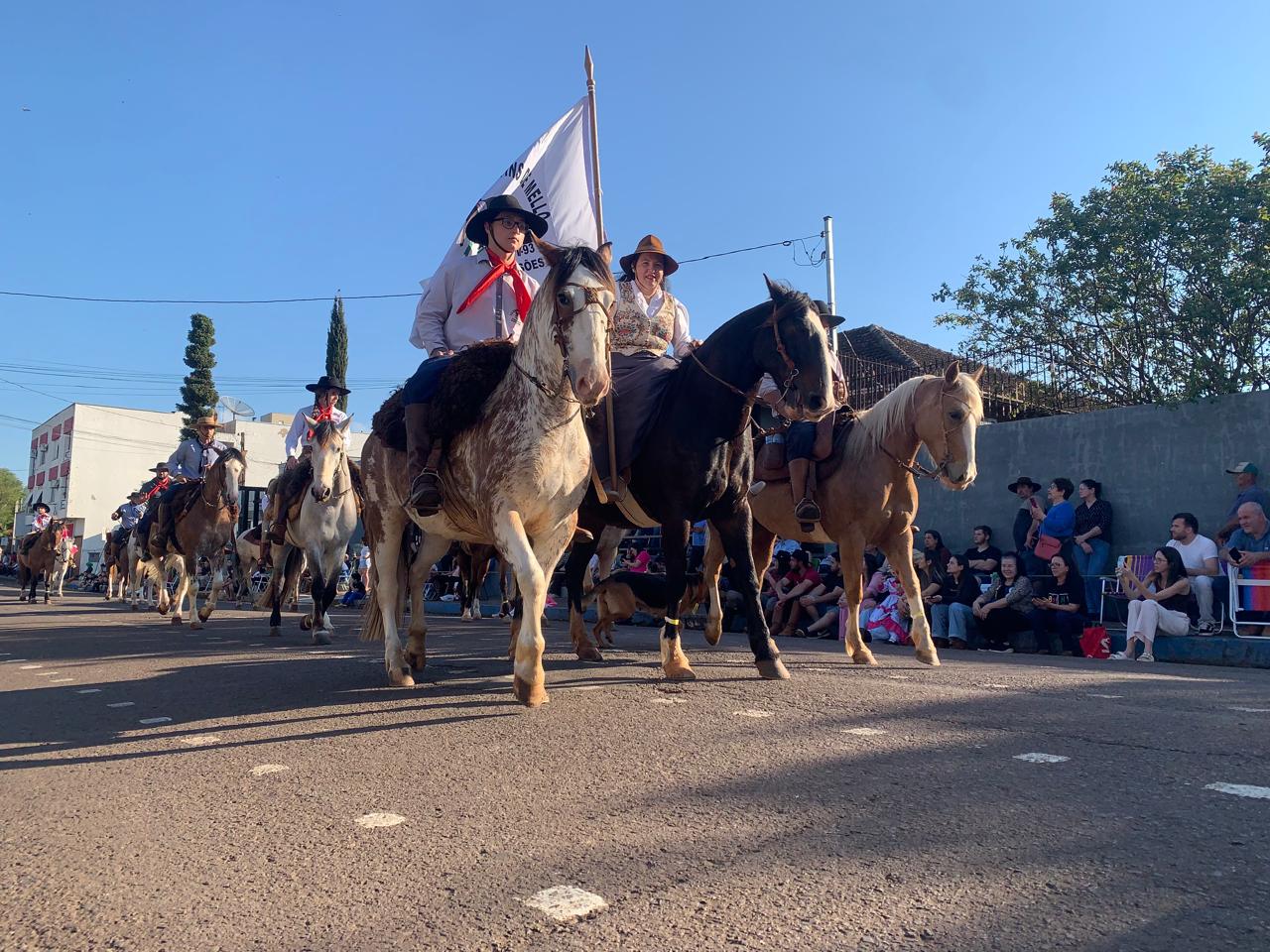 Capa Desfile de 20 de Setembro reúne entidades tradicionalistas em Palmeira das Missões