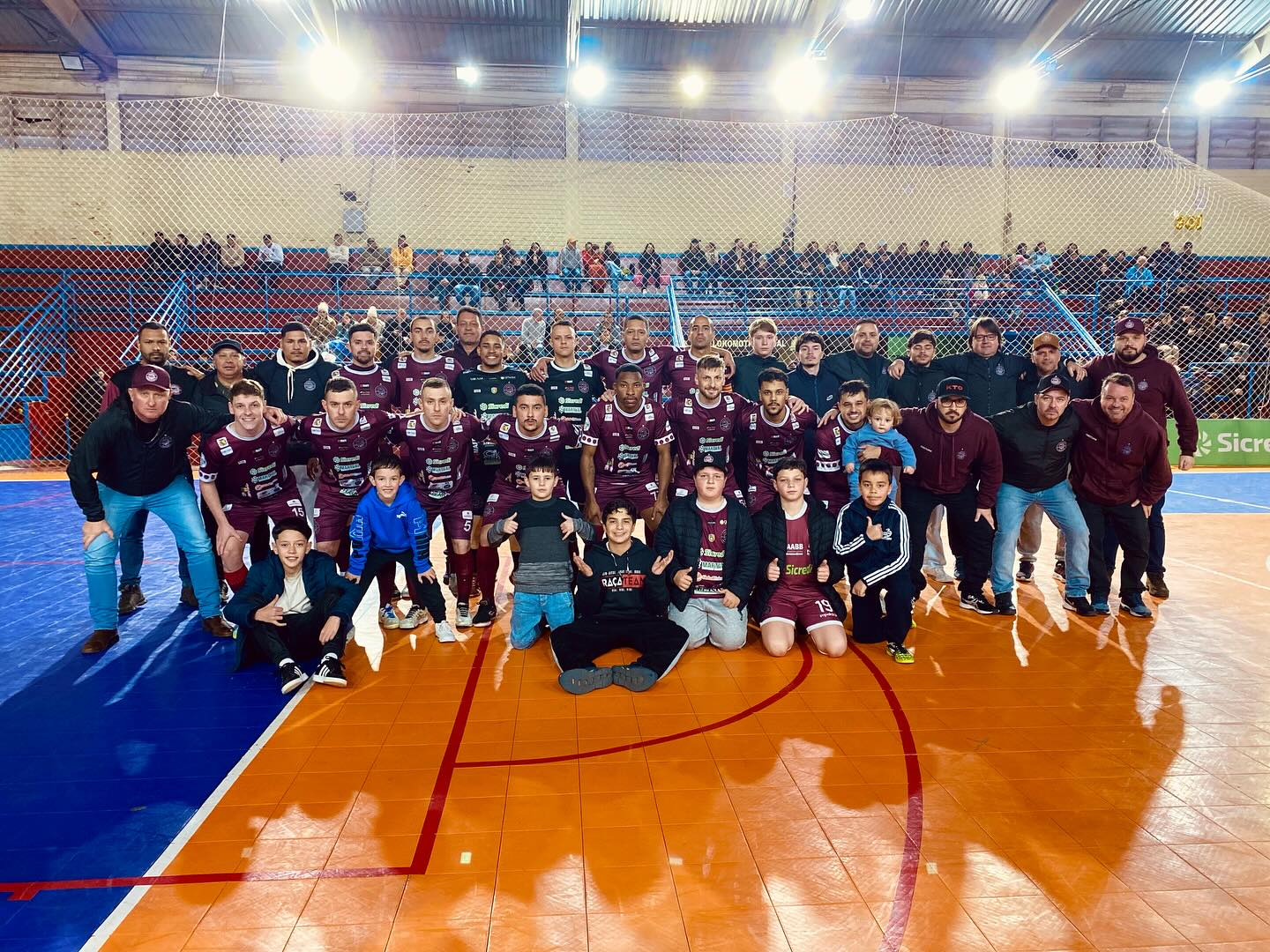 Capa Lokomotiv deixa escapar a primeira vitória diante de seu torcedor