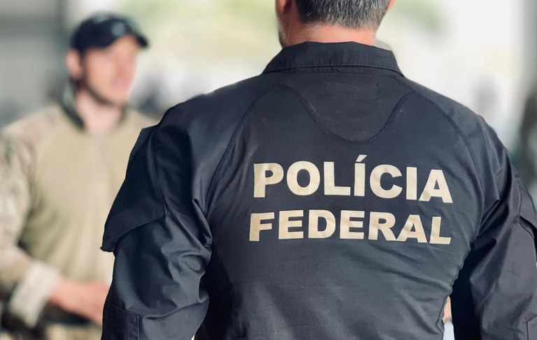 Capa PF deflagra operação para reprimir desvio de recursos na UFSM