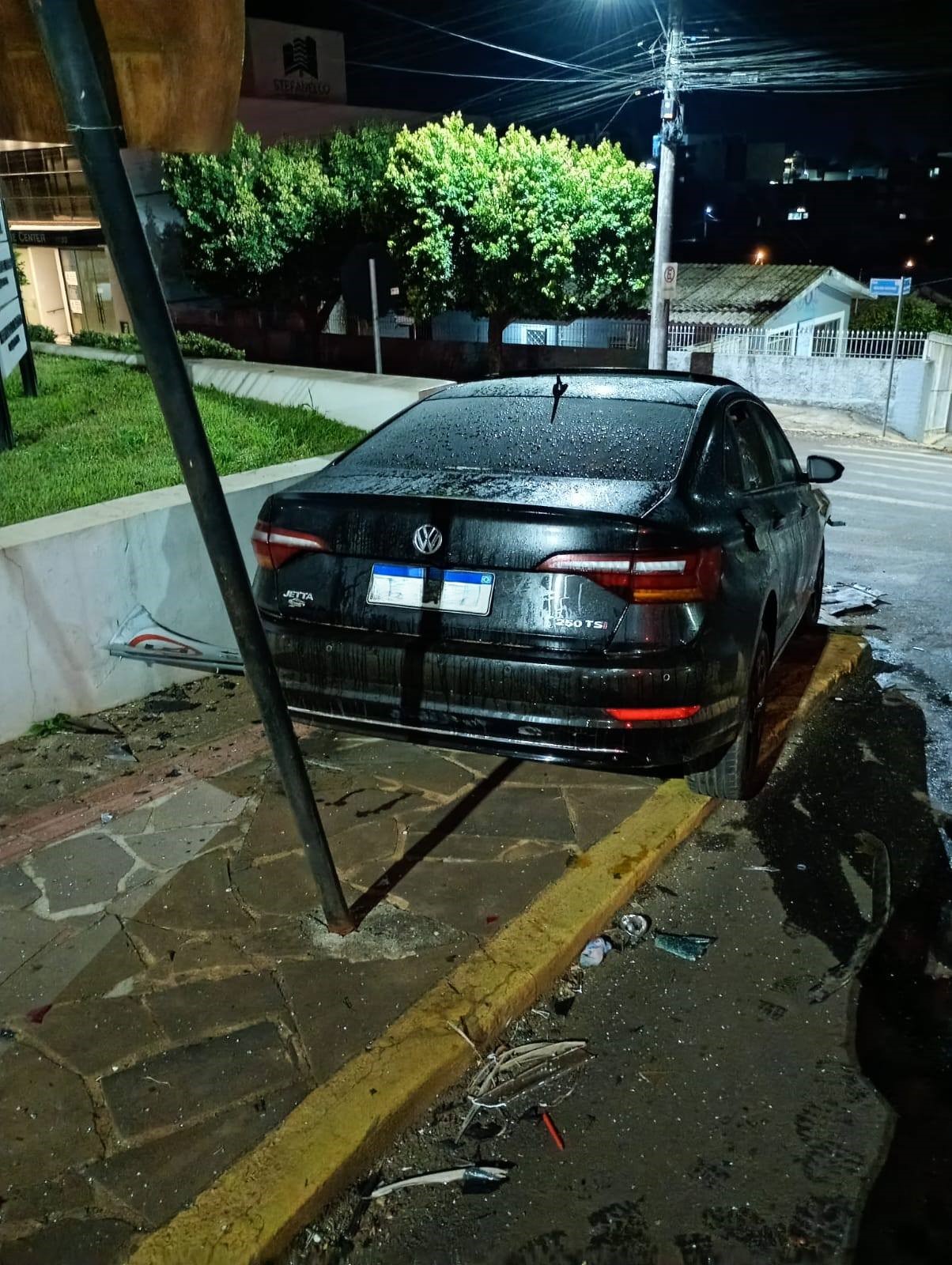 Capa Acidente entre dois veículos mobiliza equipes de resgate no Centro de Palmeira das Missões