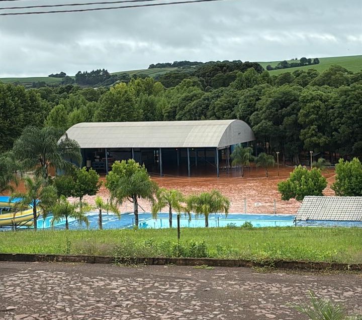 Capa Chuvas intensas provocam transbordamento do Rio Gambá em Novo Barreiro