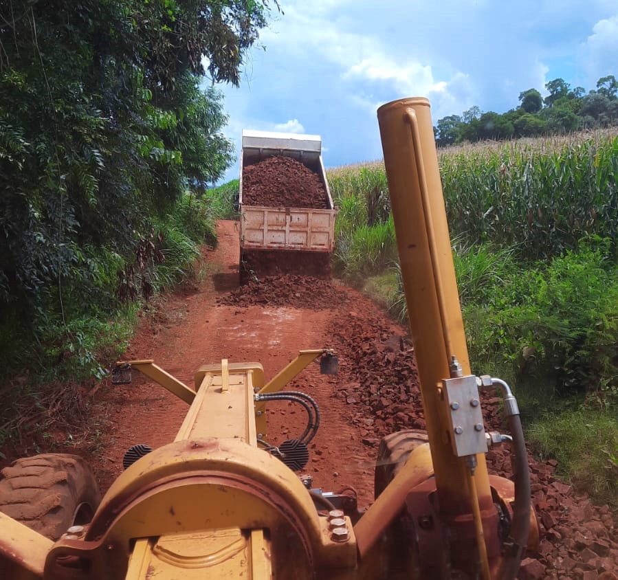 Capa Mais de mil quilômetros de estradas rurais recebem manutenção simultânea no interior de Palmeira das Missões