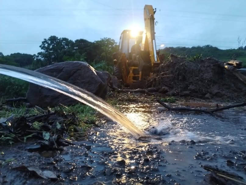 Capa Chuva intensa causa danos em estradas e alagamentos em Sagrada Família