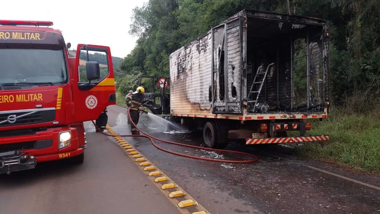 Capa Incêndio em caminhão furgão mobiliza Bombeiros na BR 386 em São José das Missões
