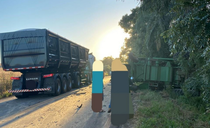 Capa Colisão entre carreta e colheitadeira acontece na ERS-514 em Ajuricaba