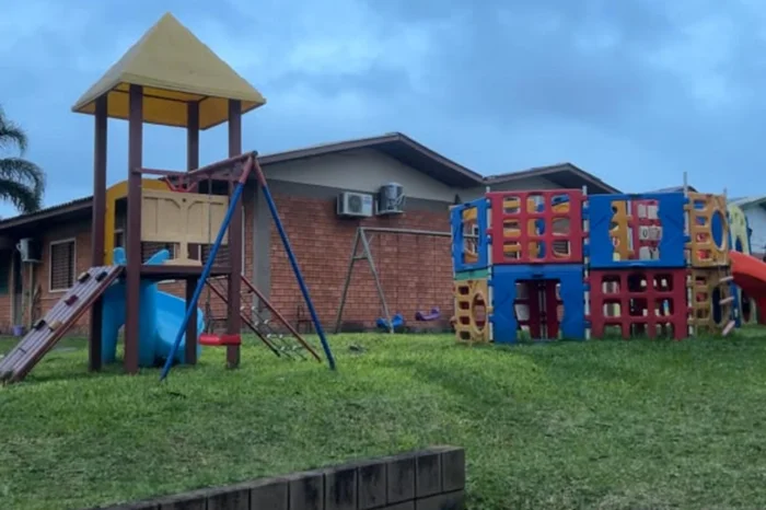 Capa Professora é indiciada por lesão corporal contra aluno em creche de Santa Bárbara do Sul