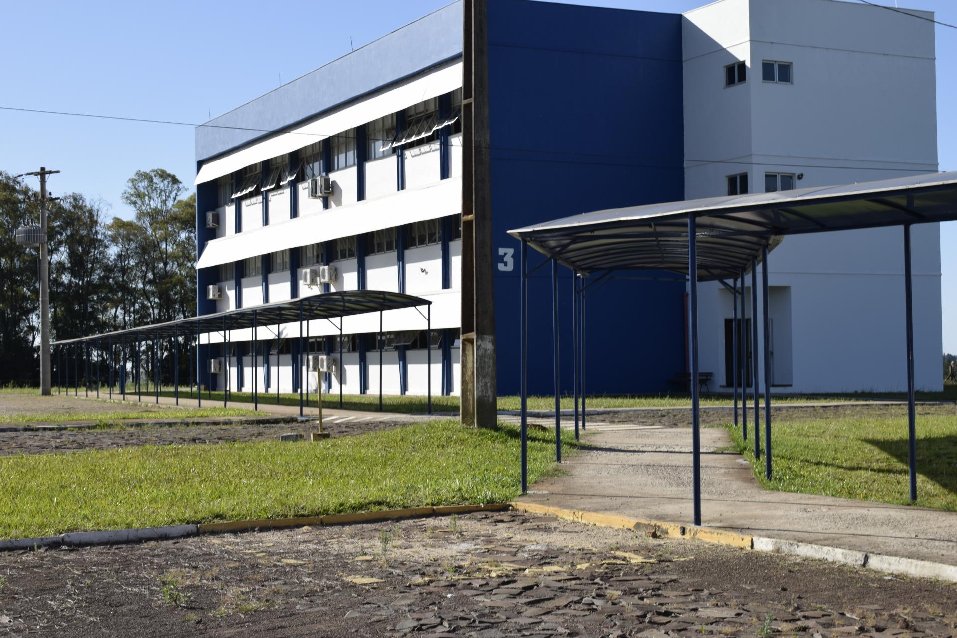 Capa UFSM de Palmeira das Missões promove tour guiado para estudantes durante mostra científica
