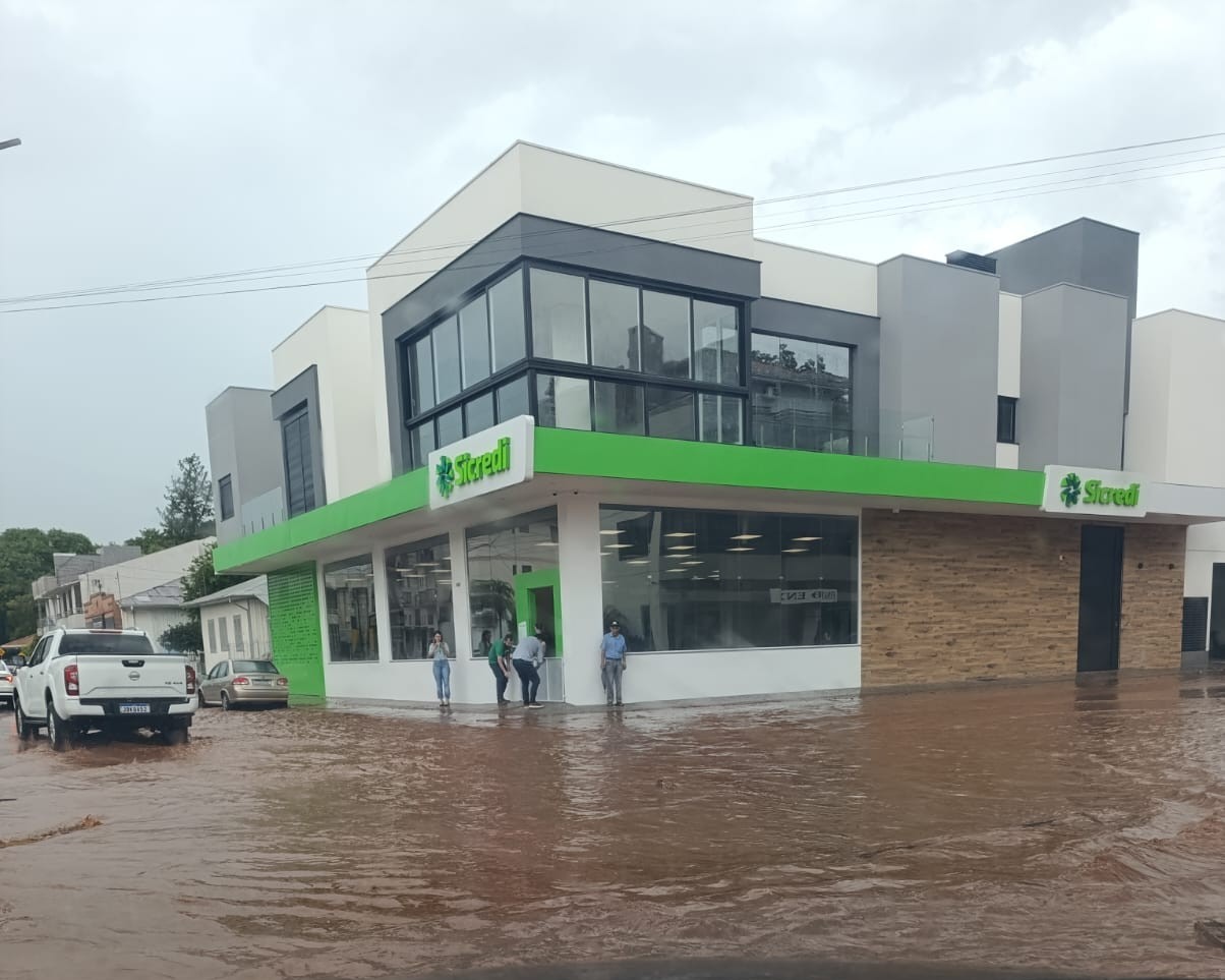 Capa Chuva intensa provoca alagamentos e prejuízos em Rondinha