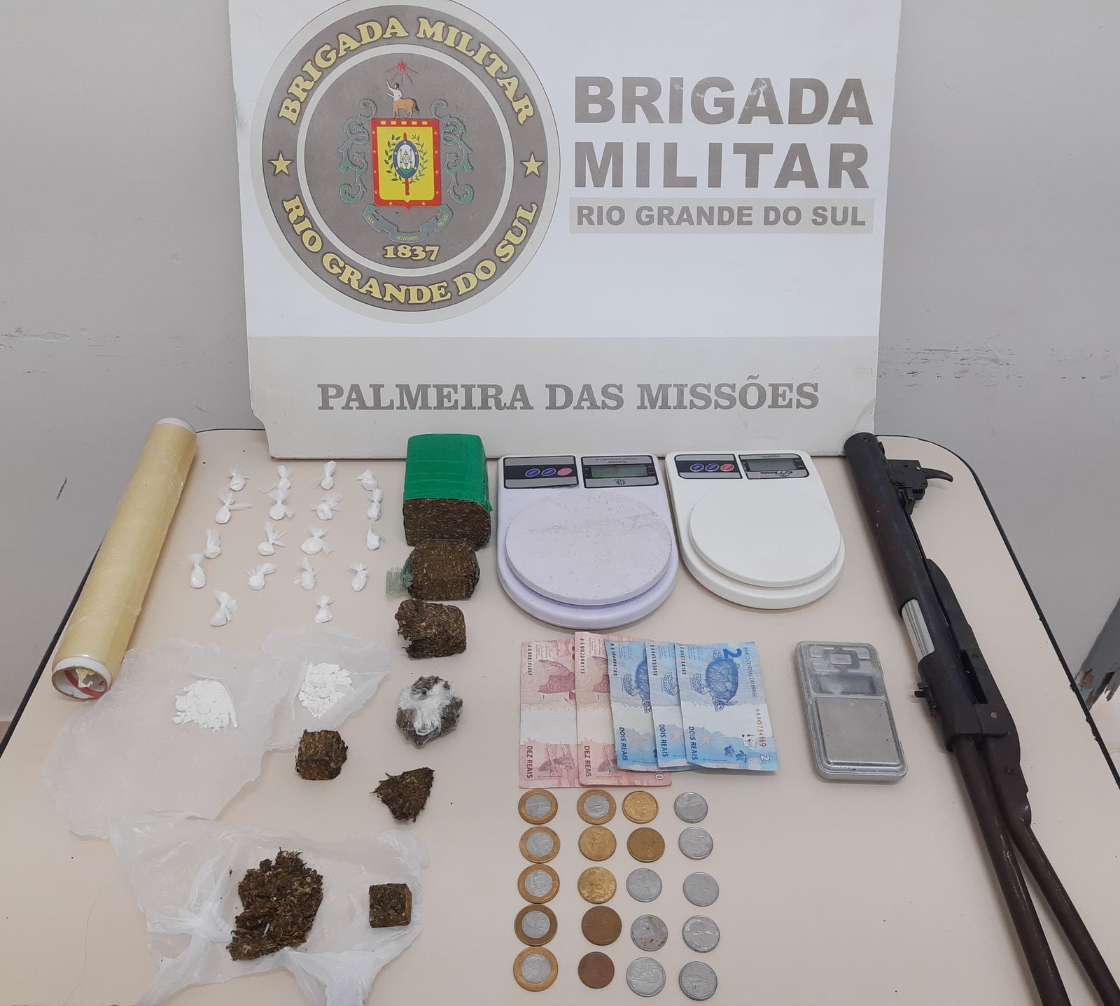 Capa Mulher é presa com grande quantidade de armas e munições em Palmeira das Missões