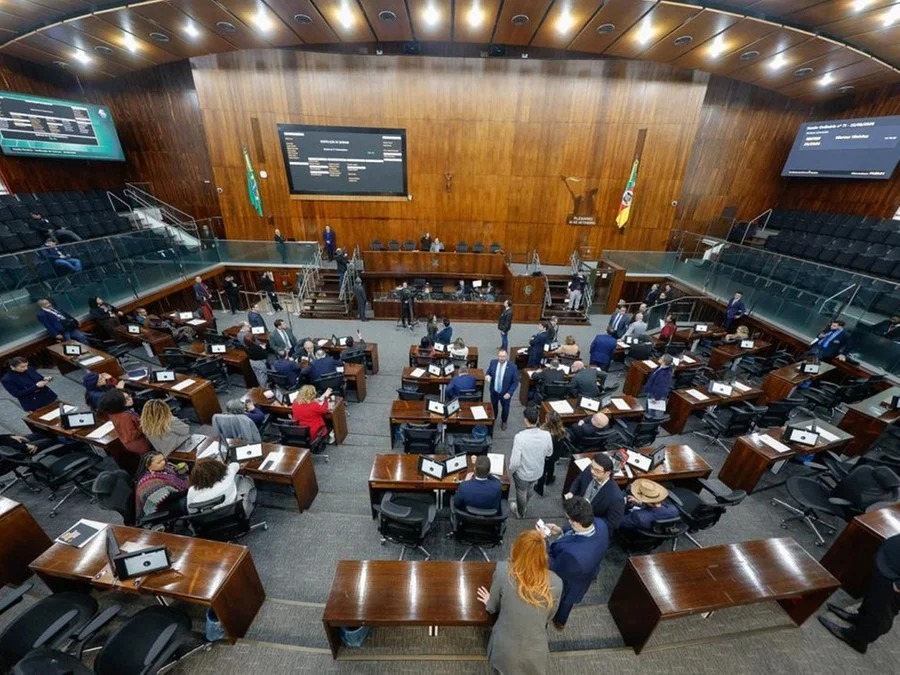 Capa PL lidera nova composição da Assembleia Legislativa do RS, que terá 55 deputados
