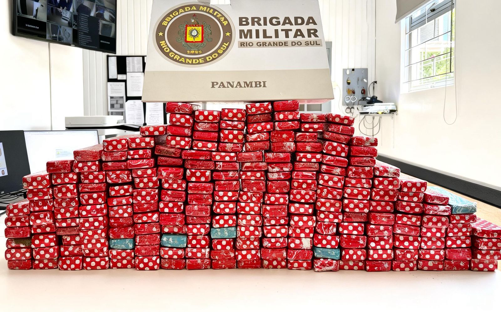 Capa Brigada Militar apreende cerca de 105 quilos de maconha e prende homem em Panambi