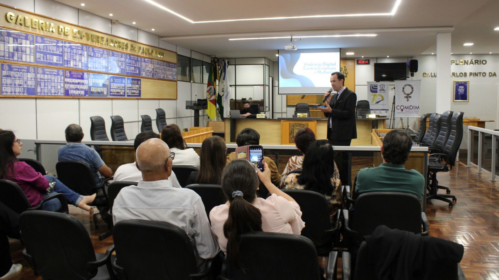 Capa Palestra na Câmara de Vereadores de Palmeira das Missões expõe crescimento da violência digital contra mulheres e crianças