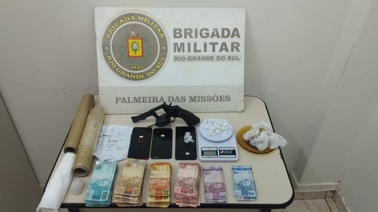 Capa Brigada Militar registra prisões por embriaguez, dano ao patrimônio e tráfico de drogas em Palmeira das Missões