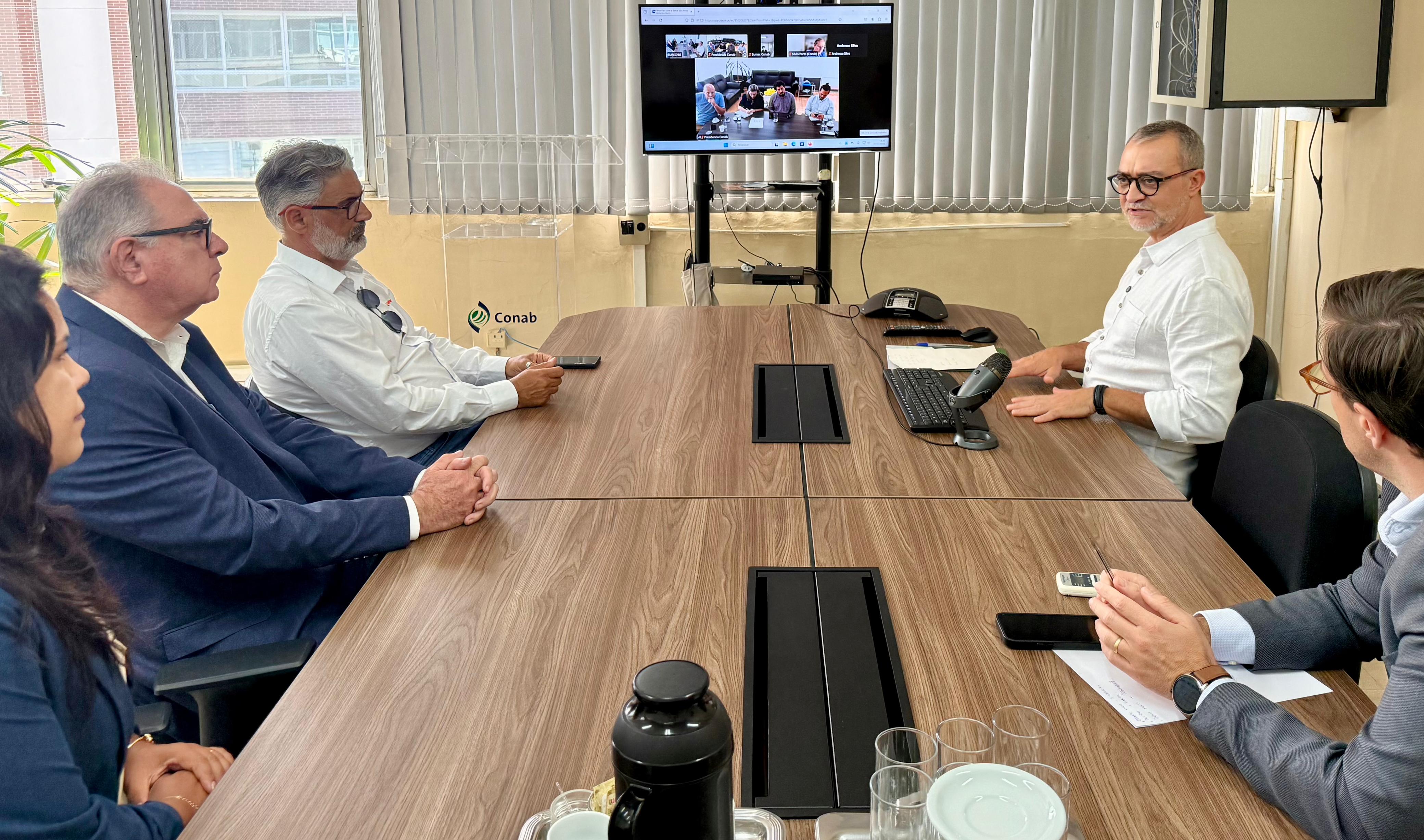 Capa Conab e arrozeiros debatem medidas para enfrentar crise na cadeia do arroz